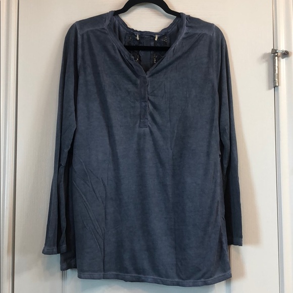 Super Cute Long Sleeve Lace Back Detail Top - Picture 1 of 3